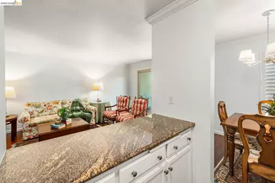551 Jean St #309, Oakland, CA 94610 - Photo 11