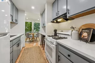2700 Le Conte Ave, Berkeley, CA 94709 - Photo 15