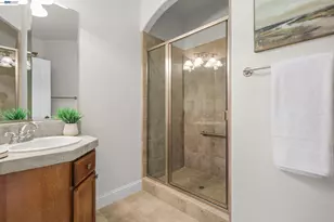 2110 Cadjew St, Redding, CA 96003 - Photo 43