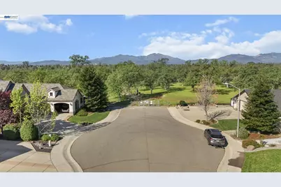 2110 Cadjew St, Redding, CA 96003 - Photo 5