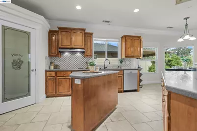 2110 Cadjew St, Redding, CA 96003 - Photo 11