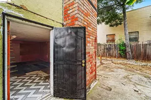 4035 Howe St, Oakland, CA 94611 - Photo 31