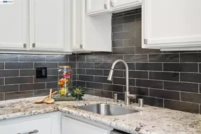 200 Lakeside Dr #202, Oakland, CA 94612 - Photo 23