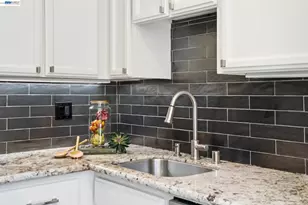 200 Lakeside Dr, Oakland, CA 94612 - Photo 23