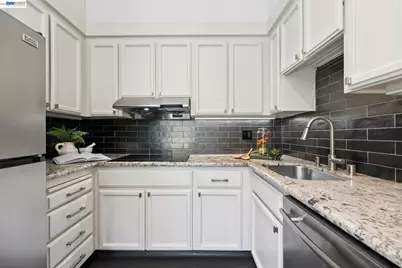 200 Lakeside Dr #202, Oakland, CA 94612 - Photo 21