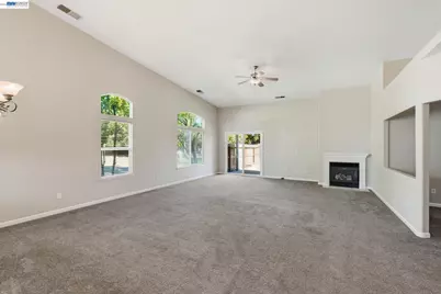 1532 Sophie Ln, Escalon, CA 95320 - Photo 5