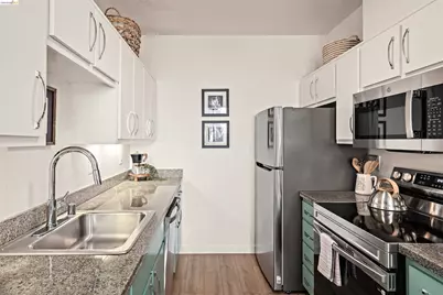 191 Schooner Ct, Richmond, CA 94804 - Photo 11