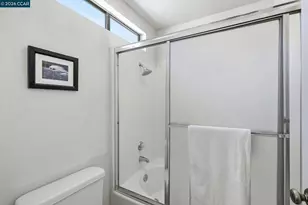 1032 Burnham Dr, Pittsburg, CA 94565 - Photo 25
