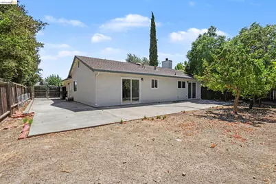 4070 Royal Links Cir, Antioch, CA 94509 - Photo 17