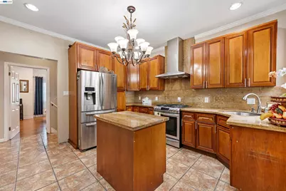 25 Regent St, San Francisco, CA 94112 - Photo 11
