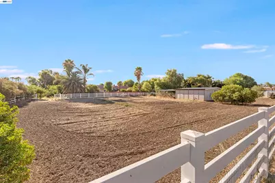 23110 Los Ranchos Dr, Tracy, CA 95304 - Photo 23
