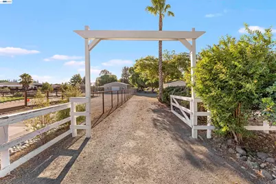 23110 Los Ranchos Dr, Tracy, CA 95304 - Photo 13