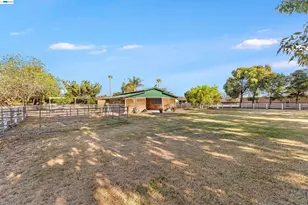23110 Los Ranchos Dr, Tracy, CA 95304 - Photo 21