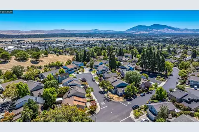 2201 Dry Creek Ct, Martinez, CA 94553 - Photo 35