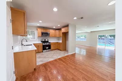 1496 Soccer Ct, Concord, CA 94518 - Photo 15