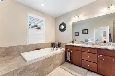 22647 Myrtle Cir, Hayward, CA 94541 - Photo 25