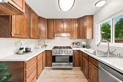 801 Lippert Ave, Fremont, CA 94539 - Photo 5
