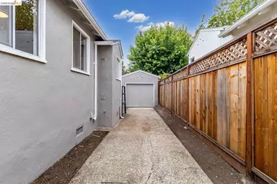 1431 Catherine Dr, Berkeley, CA 94702 - Photo 35