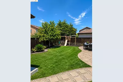 697 Landmark Pt, Lathrop, CA 95330 - Photo 23