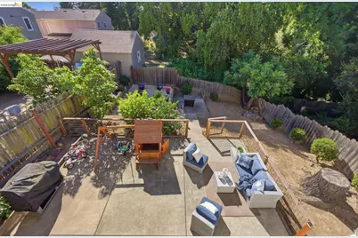 3917 Columbian Dr, Oakland, CA 94605 - Photo 31