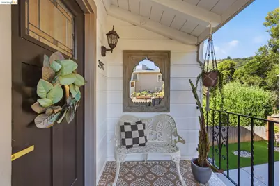3917 Columbian Dr, Oakland, CA 94605 - Photo 3