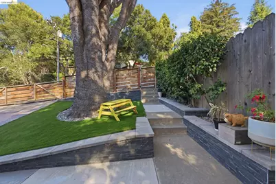 3917 Columbian Dr, Oakland, CA 94605 - Photo 37