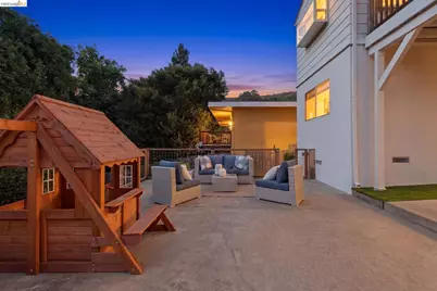 3917 Columbian Dr, Oakland, CA 94605 - Photo 39