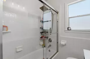 3917 Columbian Dr, Oakland, CA 94605 - Photo 25