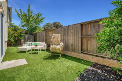 737 Katydid Ct, Martinez, CA 94553 - Photo 23