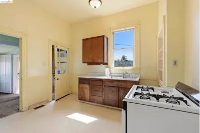 956 53rd St, Oakland, CA 94608 - Photo 17