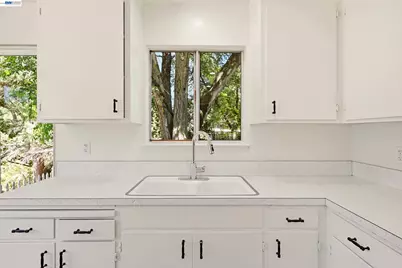 10160 Crow Canyon Rd, Castro Valley, CA 94552 - Photo 9