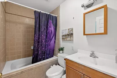 7925 Greenly Dr, Oakland, CA 94605 - Photo 29