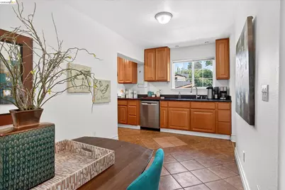 7925 Greenly Dr, Oakland, CA 94605 - Photo 19