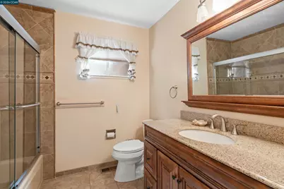 1250 Rolling Hill Ct, Martinez, CA 94553 - Photo 25