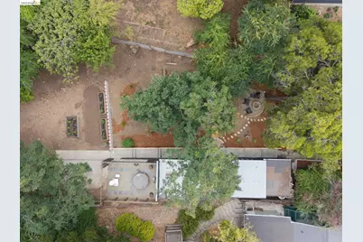 7848 Hillmont Dr, Oakland, CA 94605 - Photo 31