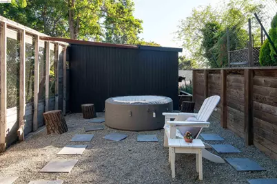 7848 Hillmont Dr, Oakland, CA 94605 - Photo 27