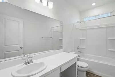 16047 Pirates Cove Ln, Lathrop, CA 95330 - Photo 25