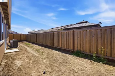 16047 Pirates Cove Ln, Lathrop, CA 95330 - Photo 33
