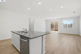 16047 Pirates Cv Ln, Lathrop, CA 95330 - Photo 9