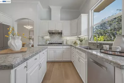 55 Buena Vista Rd, South San Francisco, CA 94080 - Photo 21