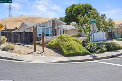 2274 Mount Whitney Dr, Pittsburg, CA 94565 - Photo 3