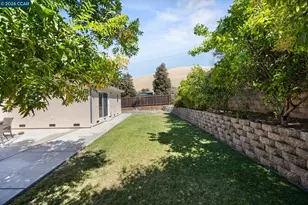 2274 Mt Whitney Dr, Pittsburg, CA 94565 - Photo 27