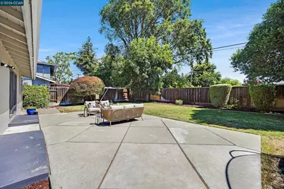 8569 Wicklow Ln, Dublin, CA 94568 - Photo 39