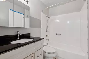 9 Commodore Dr, Emeryville, CA 94608 - Photo 17