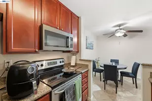 1137 Yarwood Ct, San Jose, CA 95128 - Photo 11
