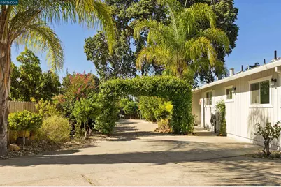 1694 Tammy Ln, Concord, CA 94519 - Photo 3