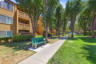 682 Teatree Ct, San Jose, CA 95128 - Photo 3