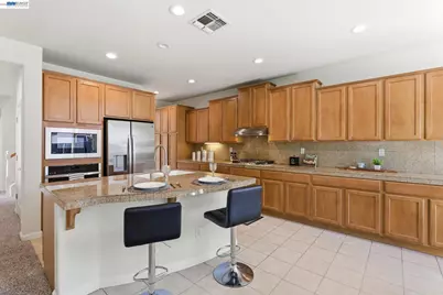24 Heritage Dr, Mountain House, CA 95391 - Photo 5