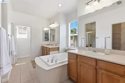 24 Heritage Dr, Mountain House, CA 95391 - Photo 27