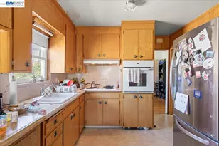 22071 Montgomery St, Hayward, CA 94541 - Photo 17